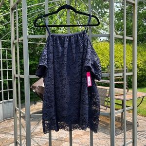 NWT Lacy Cold Shoulder Top - Size XXL